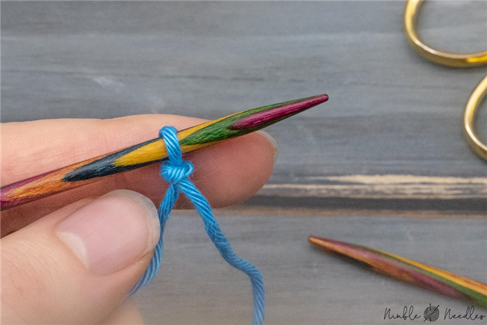 начало кабельной вязки с помощью скользящего узла