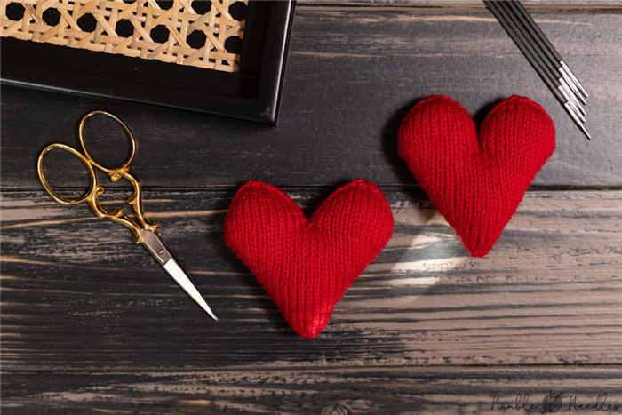 две разные версии этого узора для вязания сердца - одна с менее выраженными долями