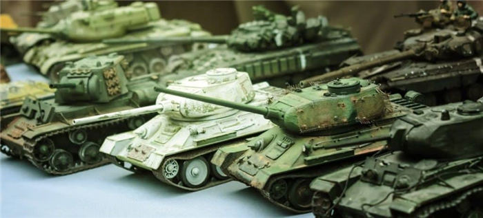 Коллекция из шести различных боевых танков.