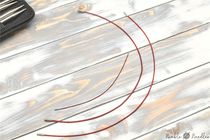 без эффекта памяти: красные кружевные шнуры chiaogoo разного размера, вытянутые рядом друг с другом